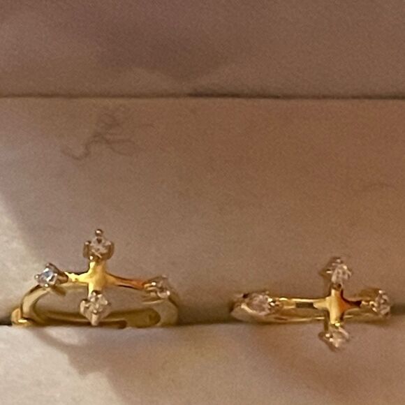 New Sterling silver 14k plated cubic zirconia cross earrings - Picture 4 of 5